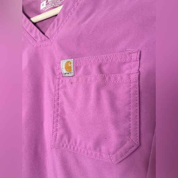 Carhartt WOMEN'S RUGGED FLEX® PEAK TUCK-IN SCRUB TOP in Thistle Purple Size XS - Picture 6 of 9